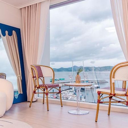 The Castle Ocean Suite Yeosu Extérieur photo